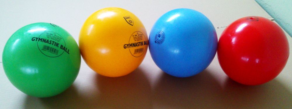Gymnastická / rytmická lopta žltá 17,5 cm PLASTO
